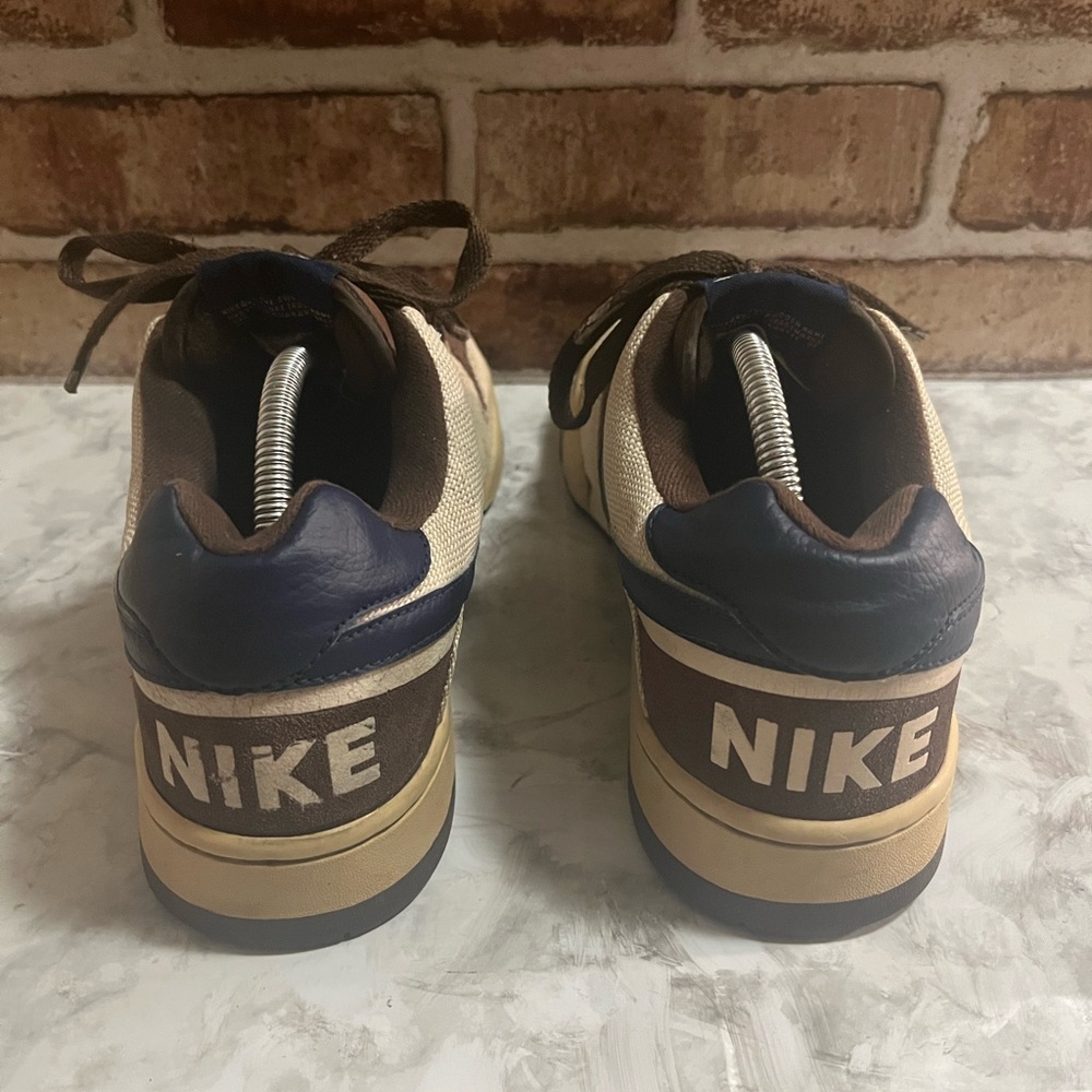 Nike - Picture 4 of 6